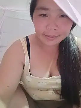 quynhkoolbae stripchat live cam model