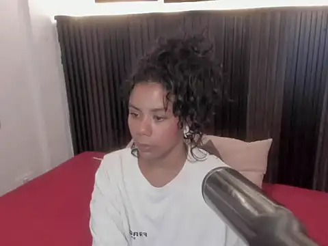 tatti__monroe stripchat live cam model