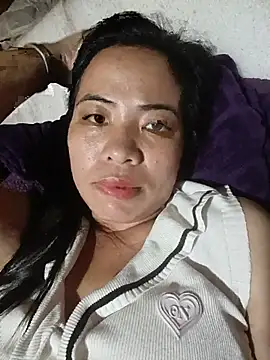 Huyen-anh stripchat live cam model