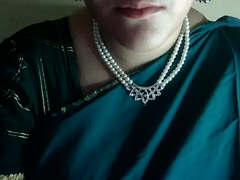 Naaz_M stripchat live cam model