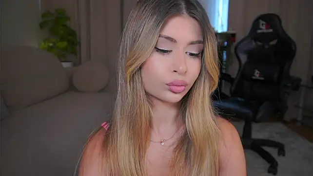 GeorginaHarn stripchat live cam model