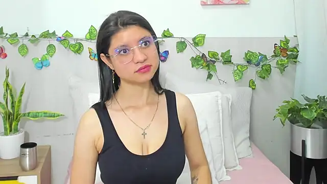 LindaCatalina_ stripchat live cam model
