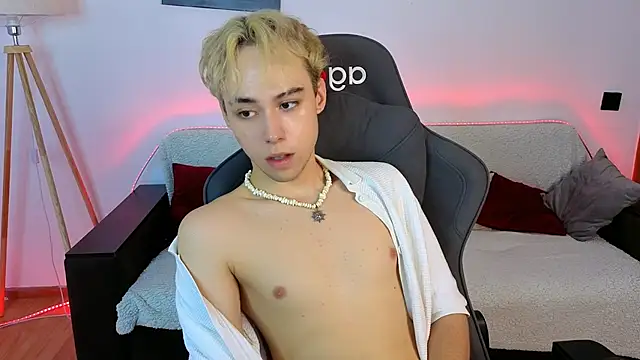 Yan_Cat stripchat live cam model