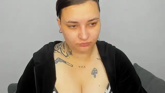 NikkiSummer stripchat live cam model