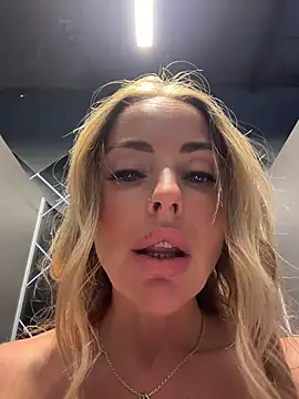 EmaSalis stripchat live cam model