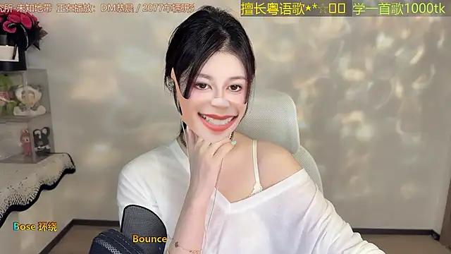 Lucky-Cora stripchat live cam model