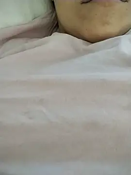 yakayin stripchat live cam model