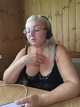 White-Chocolatte stripchat live cam model