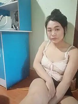 PIVI-12 stripchat live cam model