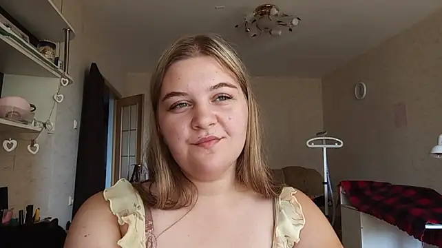 TypicalWoman stripchat live cam model