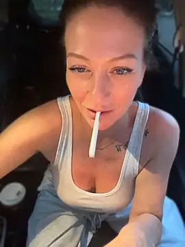 MilfOfDreams stripchat live cam model