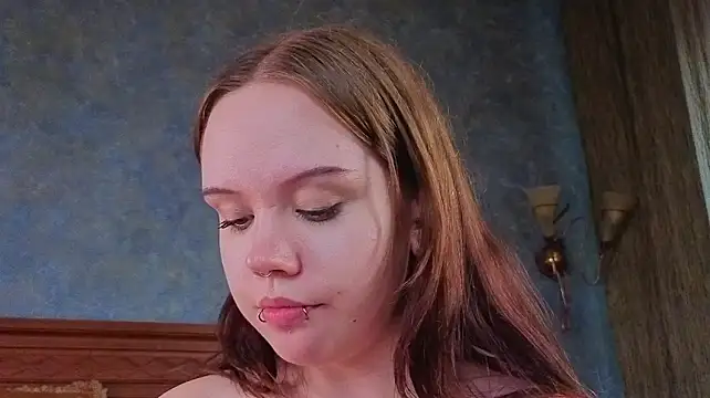LeahAllsop stripchat live cam model