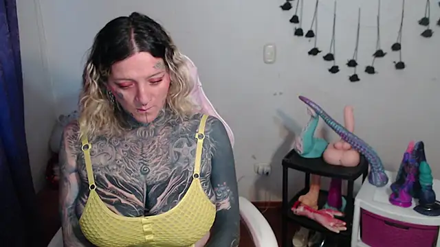 SLOPPYTITSS stripchat live cam model