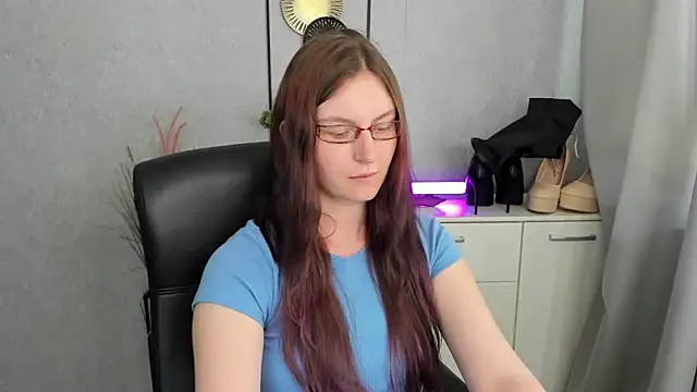 emmaxDelight stripchat live cam model