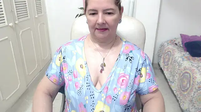leonela_69 stripchat live cam model