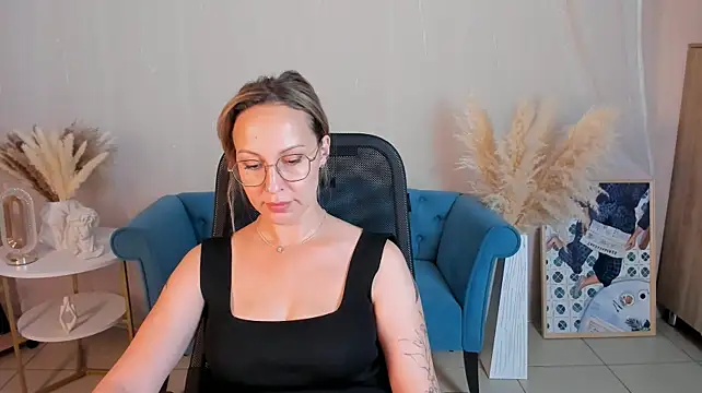 Charlotte_Hudson stripchat live cam model