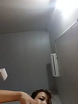 -Bitilu- stripchat live cam model