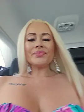 MILFBARBY stripchat live cam model