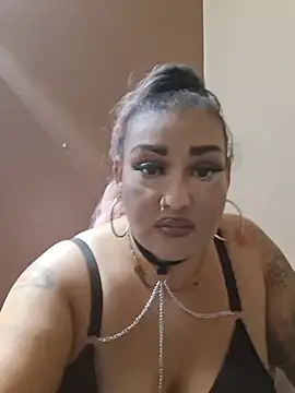 Ms_Dangerous_Curves stripchat live cam model