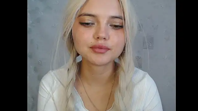 Helena_over stripchat live cam model