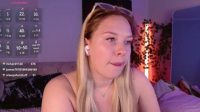 rubyeverly stripchat live cam model