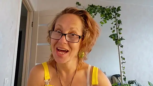LioraWeiss stripchat live cam model