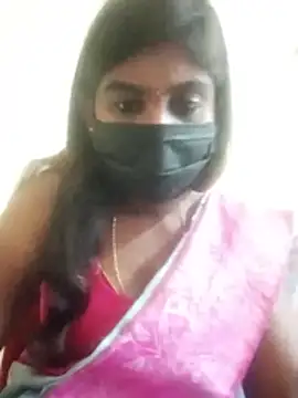 Keerthi_143 stripchat live cam model