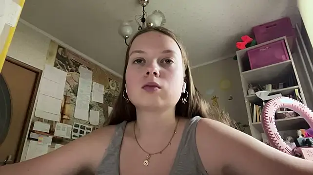 Aileyn stripchat live cam model