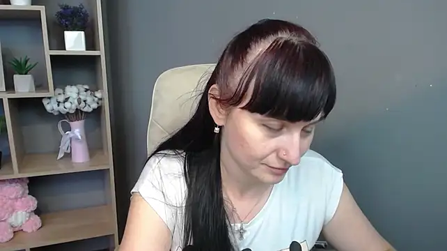 NinaFlawlees stripchat live cam model