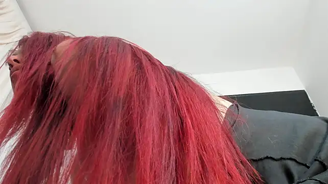 sarita_loven stripchat live cam model