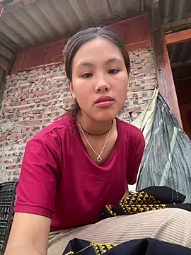 hoa_mai stripchat live cam model