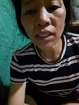 Hillary-01 stripchat live cam model