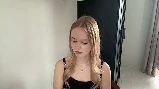HelenaSuto stripchat live cam model