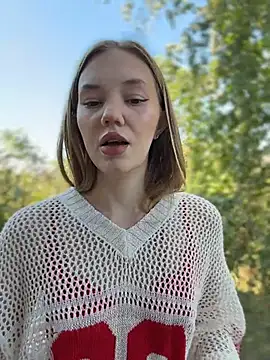 MilaMoone stripchat live cam model