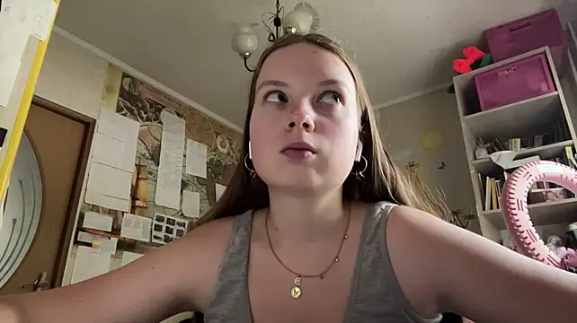 Aileyn stripchat live cam model