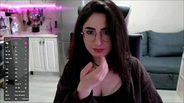 Regina_glow stripchat live cam model