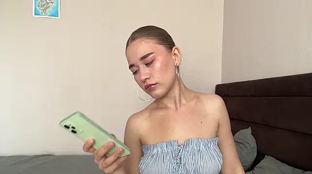 SkittledSled stripchat live cam model