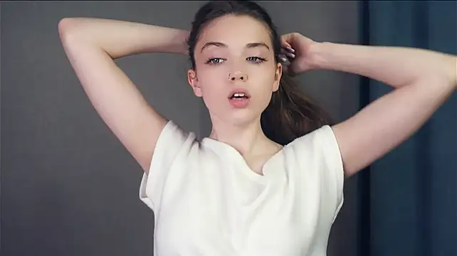 RemaReglin stripchat live cam model