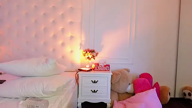 Amberseyes stripchat live cam model