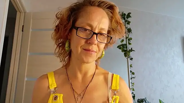 LioraWeiss stripchat live cam model