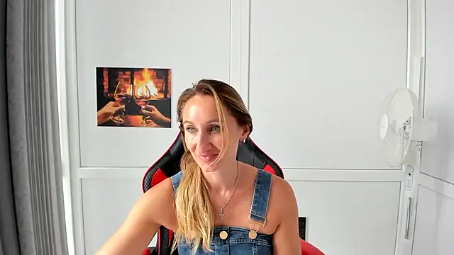 LilyDreamm stripchat live cam model