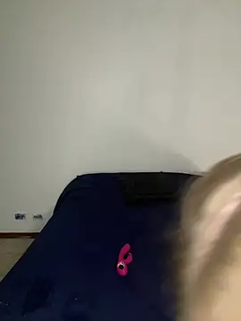 heyitskiara stripchat live cam model