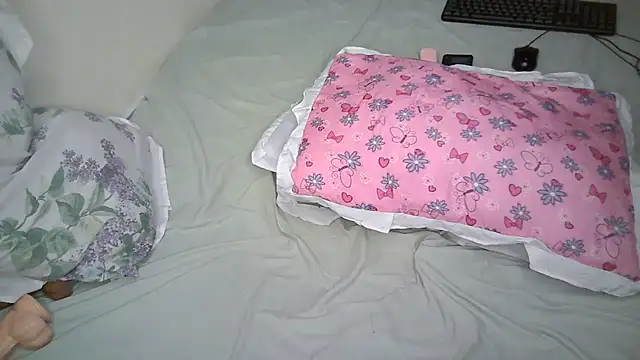 emyolfa stripchat live cam model