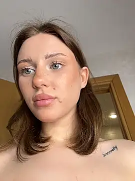 LilyLun stripchat live cam model