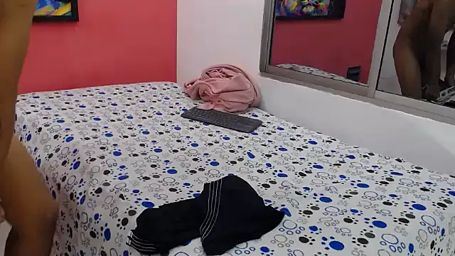 latinosninfomanos stripchat live cam model