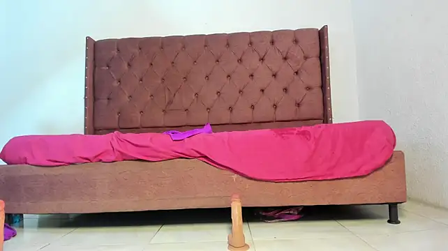 lau_hotfox stripchat live cam model