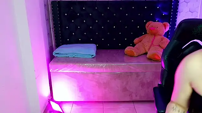 conniejames_m stripchat live cam model