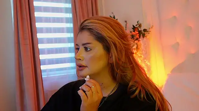 Amberseyes stripchat live cam model