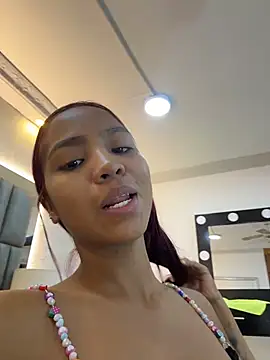 LucyLeah stripchat live cam model