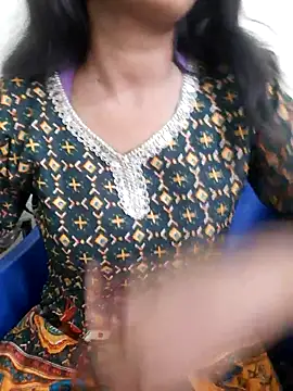 Navya6879 stripchat live cam model
